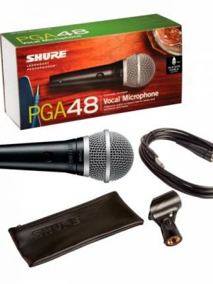 DYNAMIC MICROPHONE TERMINATING IN 1/4" PLUG FOR GUITAR AMP
