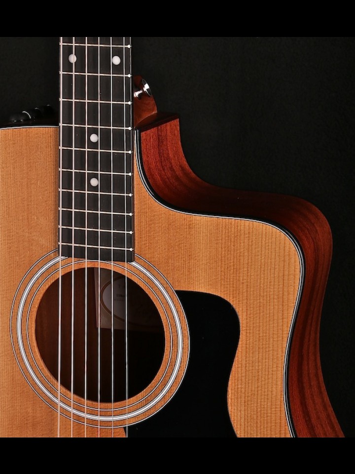2015 110CE SOLID SPRUCE TOP NO CASE