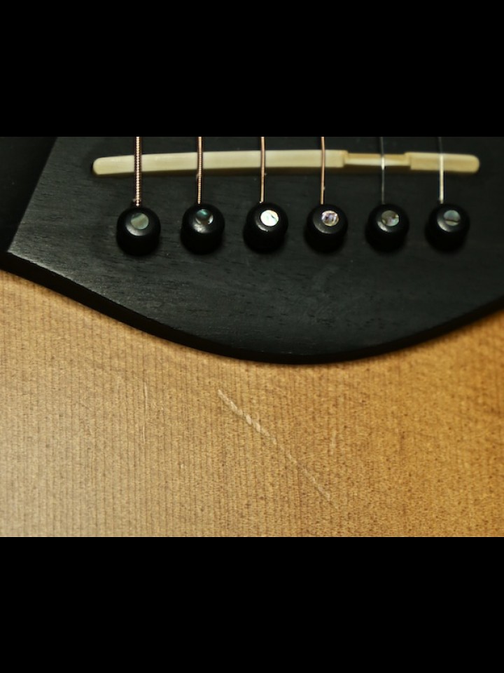 2015 110CE SOLID SPRUCE TOP NO CASE
