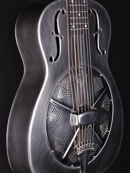 14-FRET BRUSHED STEEL BODY RES OPHONIC GUITAR W/CASE