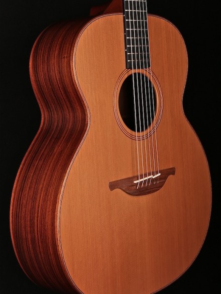2010 O25 CEDAR TOP WITH INDIAN ROSEWOOD BACK AND SIDES