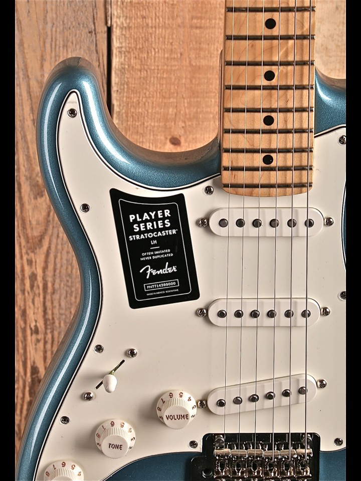 Fender stratocaster tidepool blue hotsell